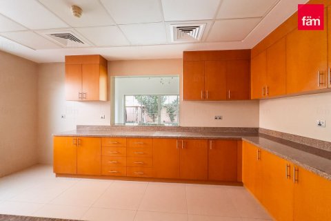Villa zur Miete in Dubai, VAE 4 Schlafzimmer, 470.8 m2 Nr. 701397 - Foto 8