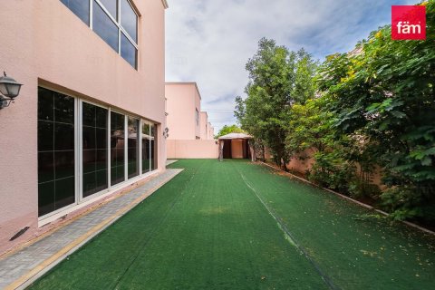 Villa zur Miete in Dubai, VAE 4 Schlafzimmer, 470.8 m2 Nr. 701397 - Foto 27