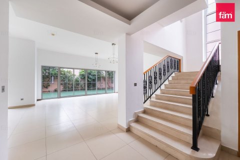 Villa zur Miete in Dubai, VAE 4 Schlafzimmer, 470.8 m2 Nr. 701397 - Foto 5