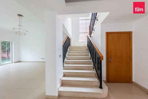Villa zur Miete in Dubai, VAE 4 Schlafzimmer, 470.8 m2 Nr. 701397 - Foto 7