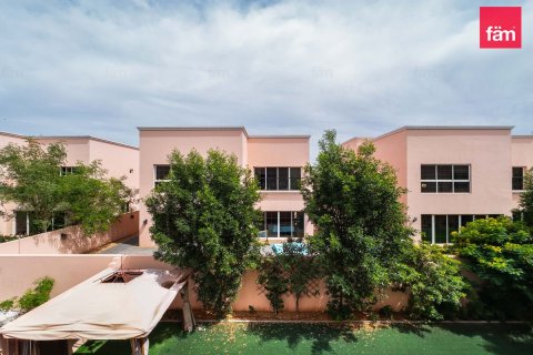 Villa zur Miete in Dubai, VAE 4 Schlafzimmer, 470.8 m2 Nr. 701397 - Foto 11