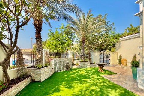 Vilă de închiriat în Dubai, EAU 3 dormitoare, 547.1 mp.  №646969 - poză 28