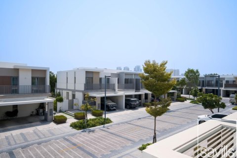 Casa urbana para arrendamento em Tilal Al Ghaf, Dubai, EAU 4 quartos, 201.97 m2 № 747590 - foto 23