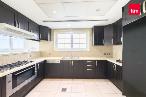 Villa te huur in Dubai, VAE 5 slaapkamers, 849 vr.m., nr 645540 - foto 9