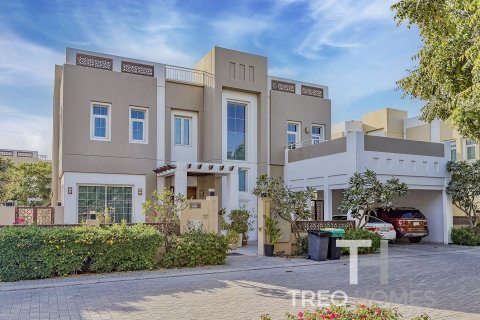 Villa in Mudon, Dubai, UAE 4 bedrooms, 636 sq.m. № 597567 - photo 1