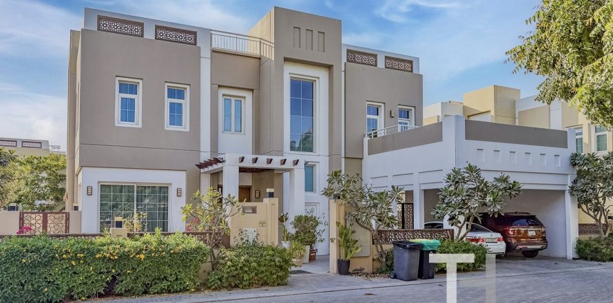 Villa in Mudon, Dubai, UAE 4 bedrooms, 636 sq.m. № 597567
