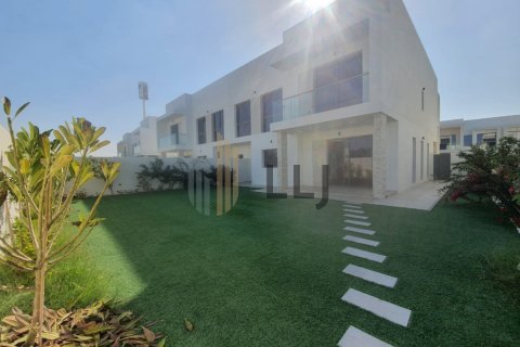 Вилла Остров Яс, Абу-Даби, БАӘ-да 4 жатын бөлмелер, 334.5 м² № 624078 - фото 2