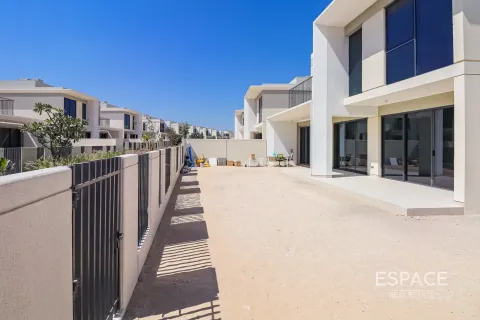 Зняти в оренду віллу в Tilal Al Ghaf, Дубай, ОАЕ 5 спалень, 406м2, № 661332 - фото 2