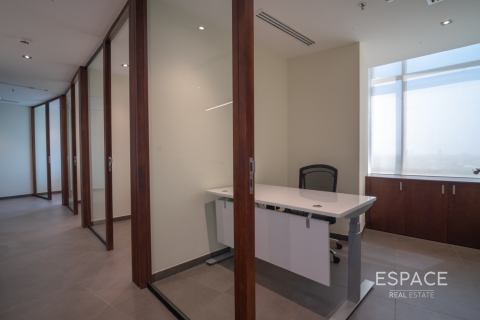 Birojs Jumeirah Lake Towers, Dubaijā, AAE 158 m2 Nr. 650295 - attēls 17