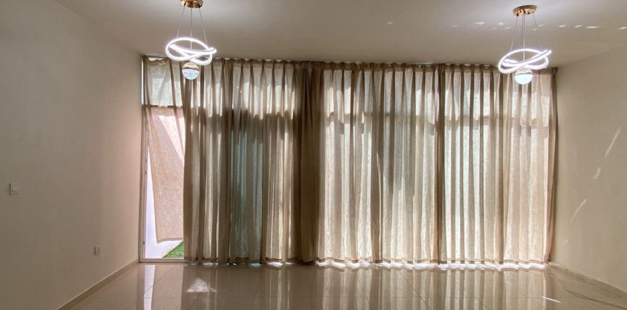 Casa urbana em Dubai, EAU 3 quartos, 112.2 m2 № 645650