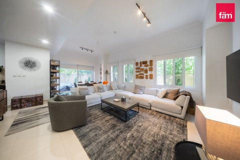Вилла Дубай, БАӘ-да 3 жатын бөлмелер, 247.4 м² № 721837 - фото 14
