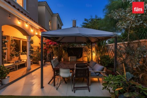 Villa til salg i Dubai, UAE 2 soveværelser, 172.8 kvm № 696940 - foto 20