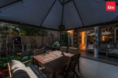 Villa til salg i Dubai, UAE 2 soveværelser, 172.8 kvm № 696940 - foto 26