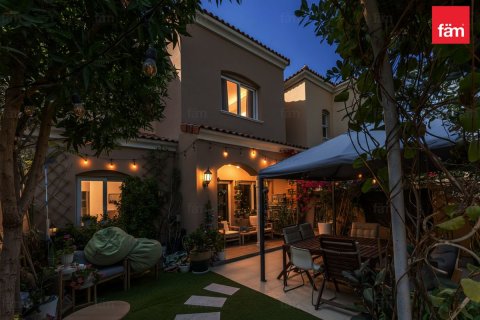 Villa til salg i Dubai, UAE 2 soveværelser, 172.8 kvm № 696940 - foto 21