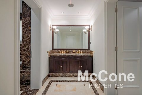 Villa in Emirates Hills, Dubai, UAE 5 bedrooms, 3142.63 sq.m. № 587130 - photo 19