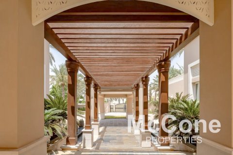 Villa in Emirates Hills, Dubai, UAE 5 bedrooms, 3142.63 sq.m. № 587130 - photo 9