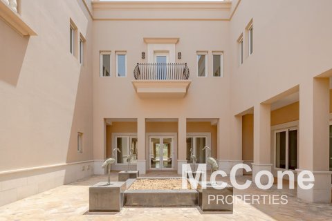 Villa in Emirates Hills, Dubai, UAE 5 bedrooms, 3142.63 sq.m. № 587130 - photo 8