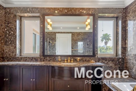 Villa in Emirates Hills, Dubai, UAE 5 bedrooms, 3142.63 sq.m. № 587130 - photo 29