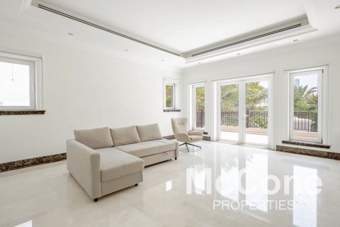 Villa in Emirates Hills, Dubai, UAE 5 bedrooms, 3142.63 sq.m. № 587130 - photo 14