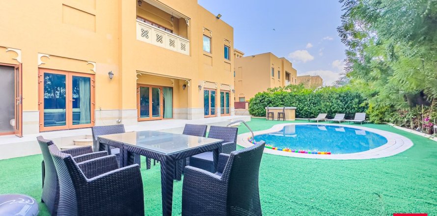 Vilë në Al Furjan, Dubai, Emiratet e Bashkuara Arabe 5 dhoma gjumi, 600 m2. № 758393