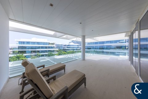 Apartment in Al Barari, Dubai, UAE 4 bedrooms, 639 sq.m. № 667184 - photo 16