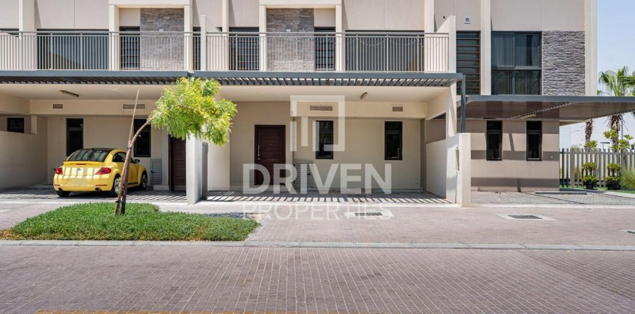 خانه شهری در Dubai ، امارات متحده عربی 3 خوابه ، 184.69 متر مربع.  شماره 743940