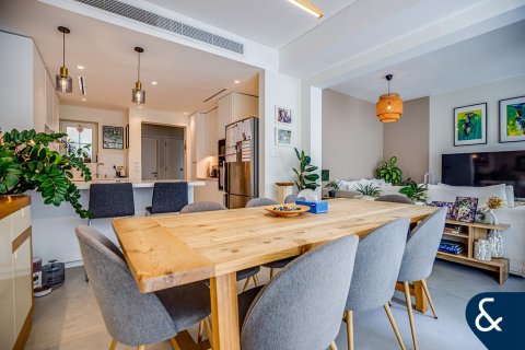 Βίλα σε Dubai, ΗΑΕ 4 υπνοδωμάτια, 244 τ.μ. Αρ. 667499 - φωτογραφία 1