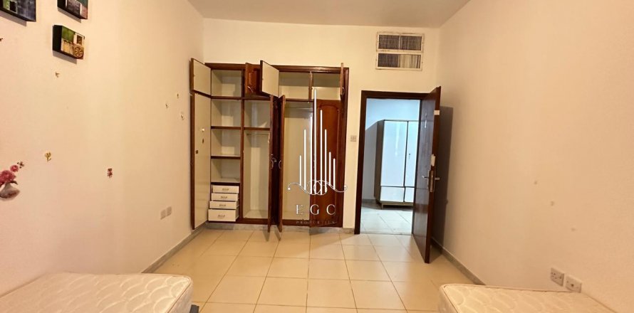 Hoone asukohaga Al Khalidiya, Abu Dhabi, AÜE: 297.3 m² Nr 557415