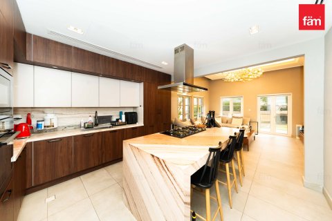Villa til salgs i Dubai, Emiratene 5 soverom, 744.6 kvm Nr. 710091 - Foto 8