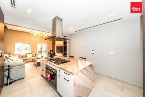 Villa til salgs i Dubai, Emiratene 5 soverom, 744.6 kvm Nr. 710091 - Foto 7