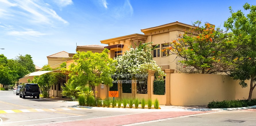 Khalifa City, Abu Dhabi, UAE의 빌라 침실 6개, 660제곱미터 번호 716274