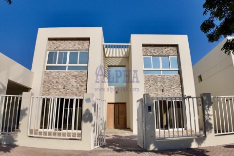 Снять в аренду виллу в Mina Al Arab, Рас-эль-Хайма, ОАЭ 4 спальни, 443м2, № 645449 - фото 1