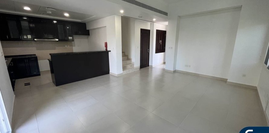 Dubai Land、Dubai、UAEにあるタウンハウス 3ベッドルーム、211 m2 No666809