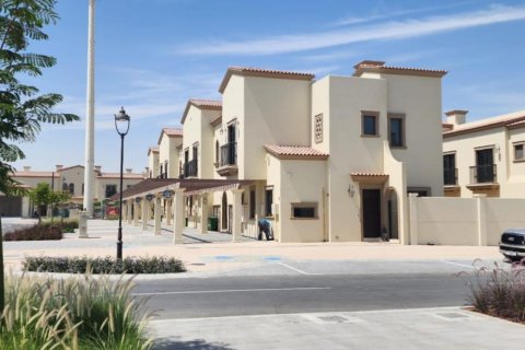 Khalifa City, Abu Dhabi, UAE의 판매용 타운하우스 침실 3개, 150제곱미터 번호 604843 - 사진 1