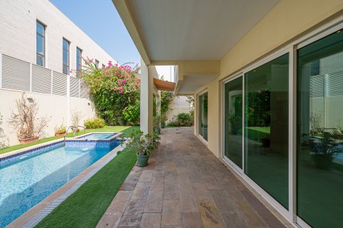 Villa te huur in Jumeirah, Dubai, VAE 5 slaapkamers, 390.19 vr.m., nr 749848 - foto 5