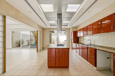 Villa te huur in Jumeirah, Dubai, VAE 5 slaapkamers, 390.19 vr.m., nr 749848 - foto 7