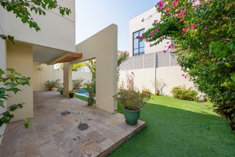 Villa te huur in Jumeirah, Dubai, VAE 5 slaapkamers, 390.19 vr.m., nr 749848 - foto 10