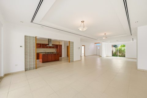 Villa te huur in Jumeirah, Dubai, VAE 5 slaapkamers, 390.19 vr.m., nr 749848 - foto 4