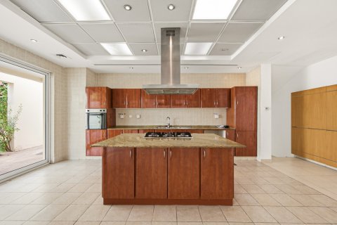Villa te huur in Jumeirah, Dubai, VAE 5 slaapkamers, 390.19 vr.m., nr 749848 - foto 8
