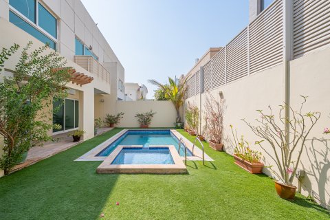 Villa te huur in Jumeirah, Dubai, VAE 5 slaapkamers, 390.19 vr.m., nr 749848 - foto 9