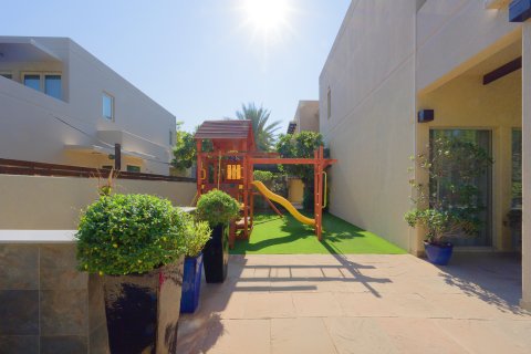 Vila u Arabian Ranches, Dubai, UAE 5 spavaćih soba, 899.95 m2 Br. 751175 - fotografija 17