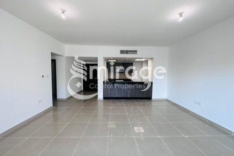 Apartment in Al Reef, Abu Dhabi, UAE 2 bedrooms, 104.8 sq.m. № 596942 - photo 2