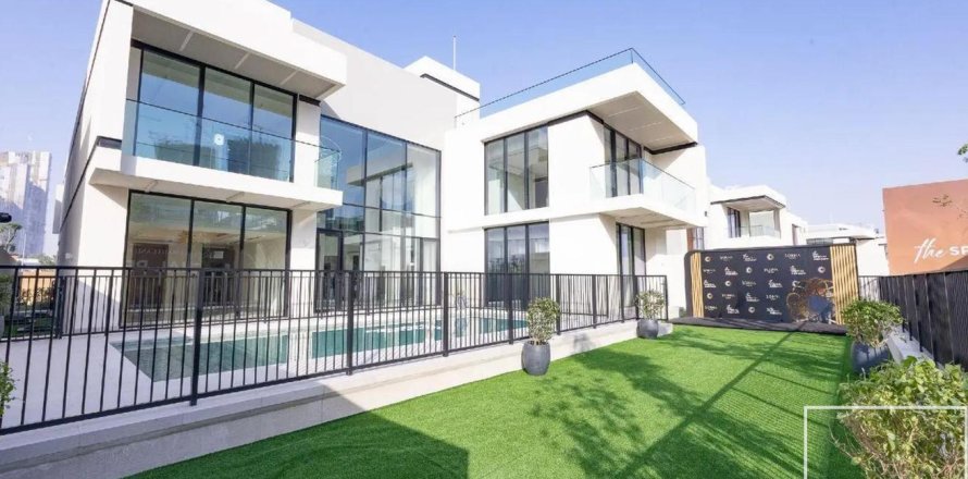 Vilë në Dubai, Emiratet e Bashkuara Arabe 5 dhoma gjumi, 787.91 m2. № 766779