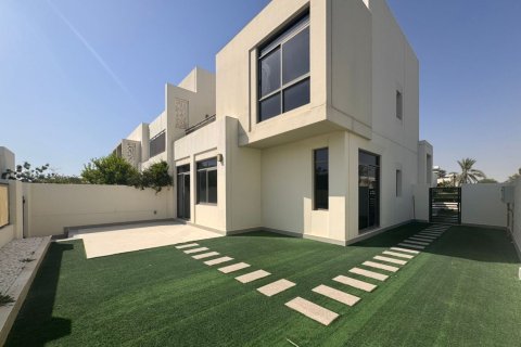 Townhouse i Town Square, Dubai, UAE 4 soveværelser, 273.04 kvm № 751164