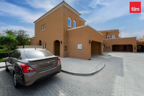 Villa te huur in Dubai, VAE 3 slaapkamers, 174.8 vr.m., nr 680006 - foto 27