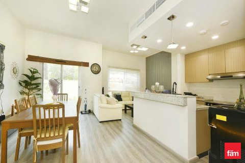 Villa te huur in Dubai, VAE 3 slaapkamers, 174.8 vr.m., nr 680006 - foto 2