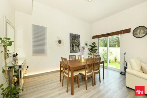 Villa te huur in Dubai, VAE 3 slaapkamers, 174.8 vr.m., nr 680006 - foto 5