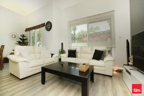 Villa te huur in Dubai, VAE 3 slaapkamers, 174.8 vr.m., nr 680006 - foto 1