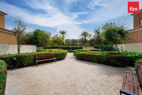 Villa te huur in Dubai, VAE 3 slaapkamers, 174.8 vr.m., nr 680006 - foto 25