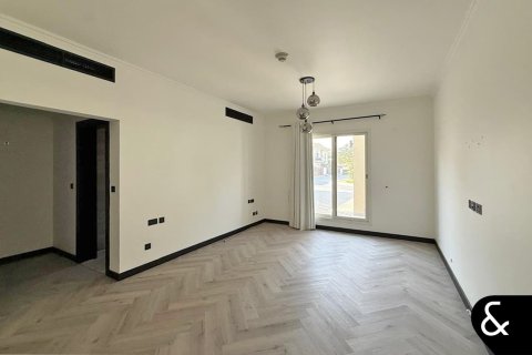 Villa sa Dubai Land, UAE 6 silid-tulugan, 1256 sq.m. № 688648 - larawan 11